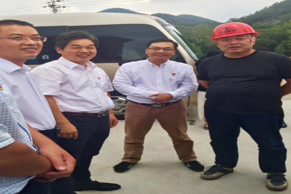 市委常委、區(qū)委書(shū)記葛學(xué)斌視察古堰畫(huà)鄉(xiāng)游客接待中心建設(shè)項(xiàng)目